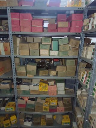 Liquidación material de fijación y herramientas