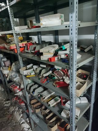 Liquidación material de fijación y herramientas