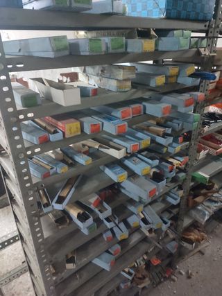 Liquidación material de fijación y herramientas