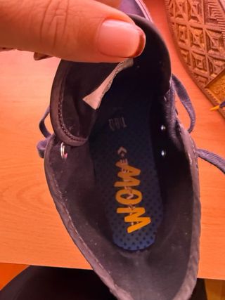 Converse negras con detalles rosa