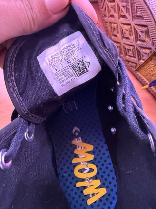 Converse negras con detalles rosa