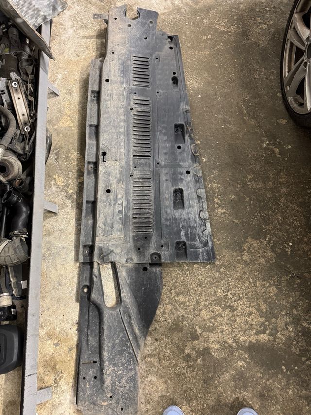 Protector bajos SEAT Exeo plástico