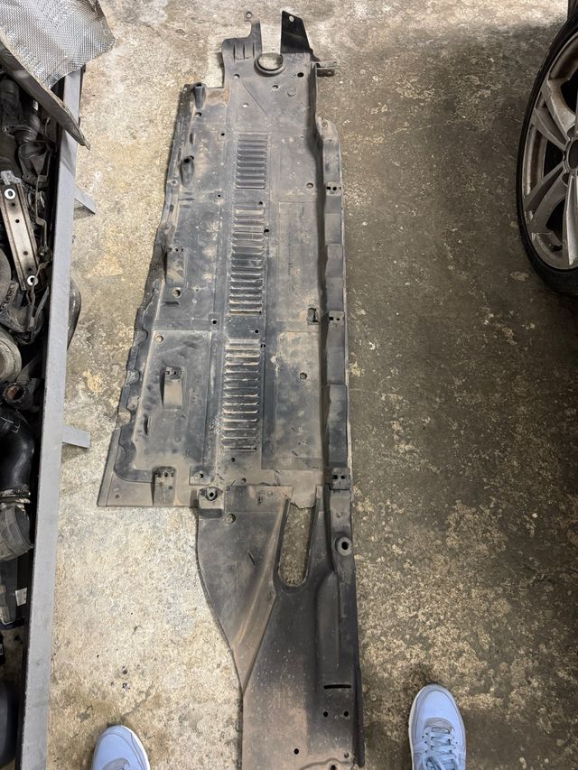 Protector bajos SEAT Exeo plástico