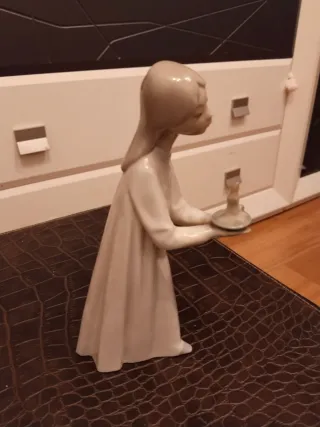 Figura Lladró porcelana niña candelabro