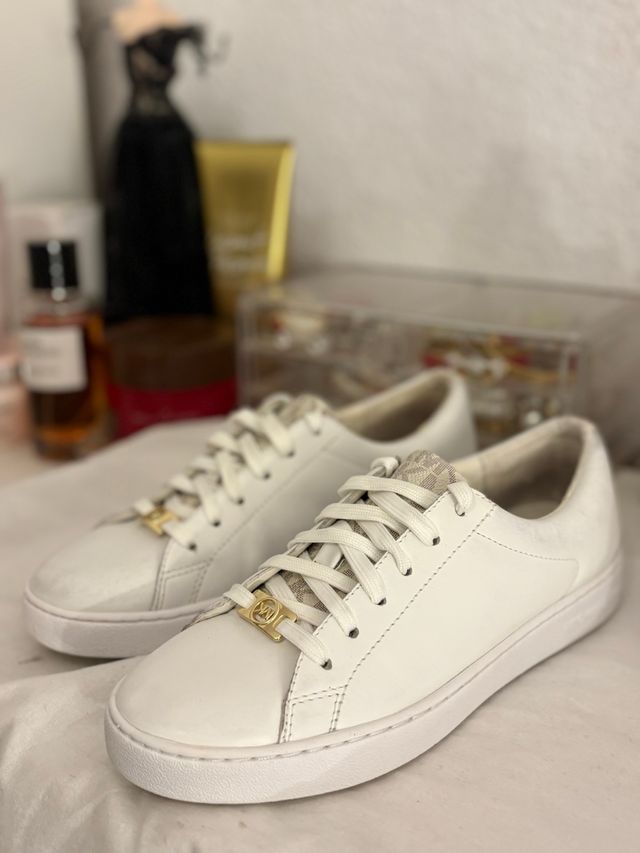 Zapatillas Michael Kors Blancas y Doradas