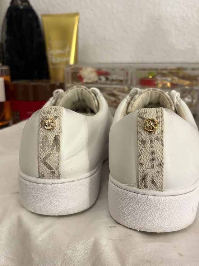 Zapatillas Michael Kors Blancas y Doradas