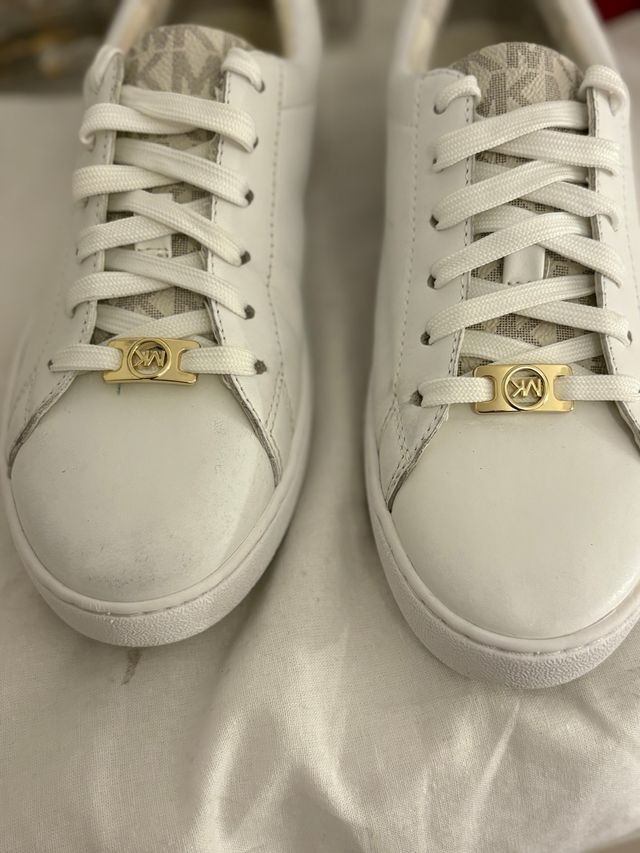 Zapatillas Michael Kors Blancas y Doradas
