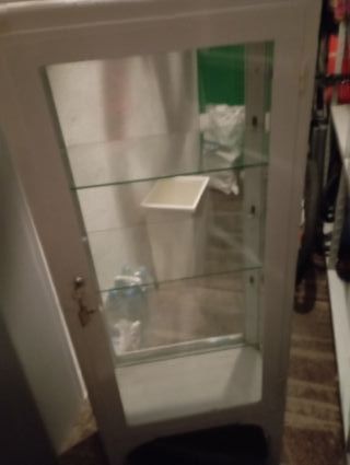 Vitrina médica retro blanca