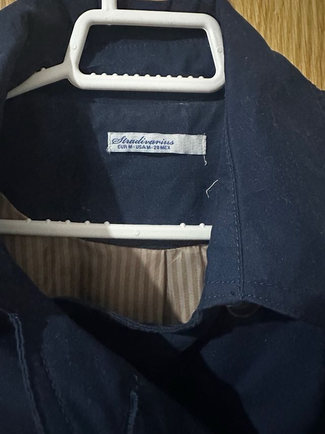 Gabardina Stradivarius azul