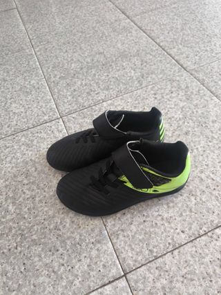 Botas de fútbol niño Talla 30  10€