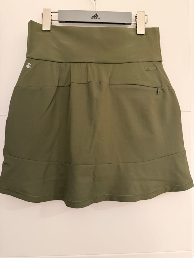 Saia NOVA Adidas Golf verde com babados Tamanho S