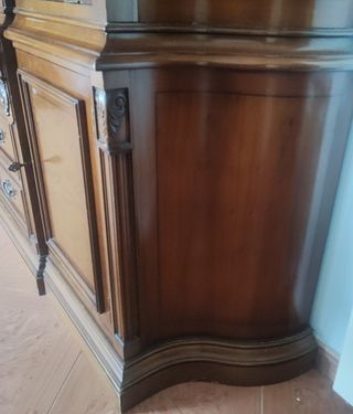 Mueble vitrina clásico de madera maciza - vintage
