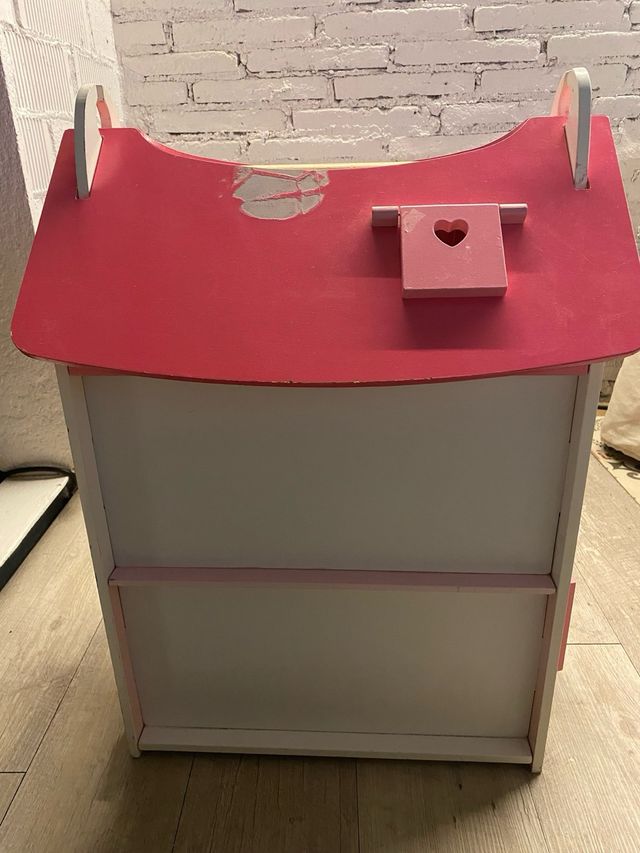 Casa de muñecas de madera rosa