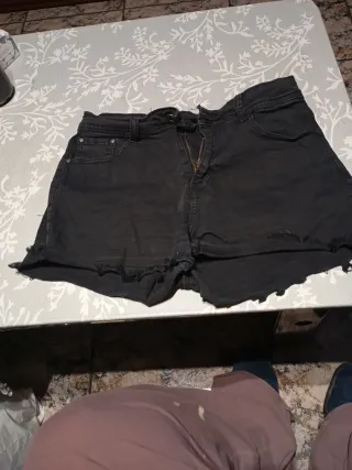 Shorts vaqueros desgastados con bordado