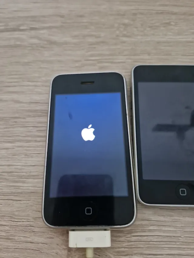 Lote 2 iPhones y 1 iPod