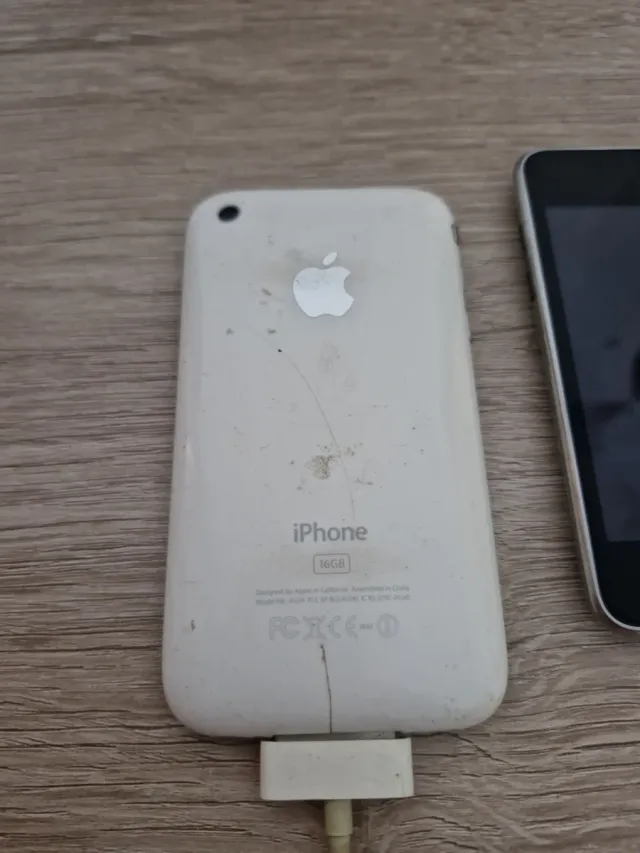 Lote 2 iPhones y 1 iPod