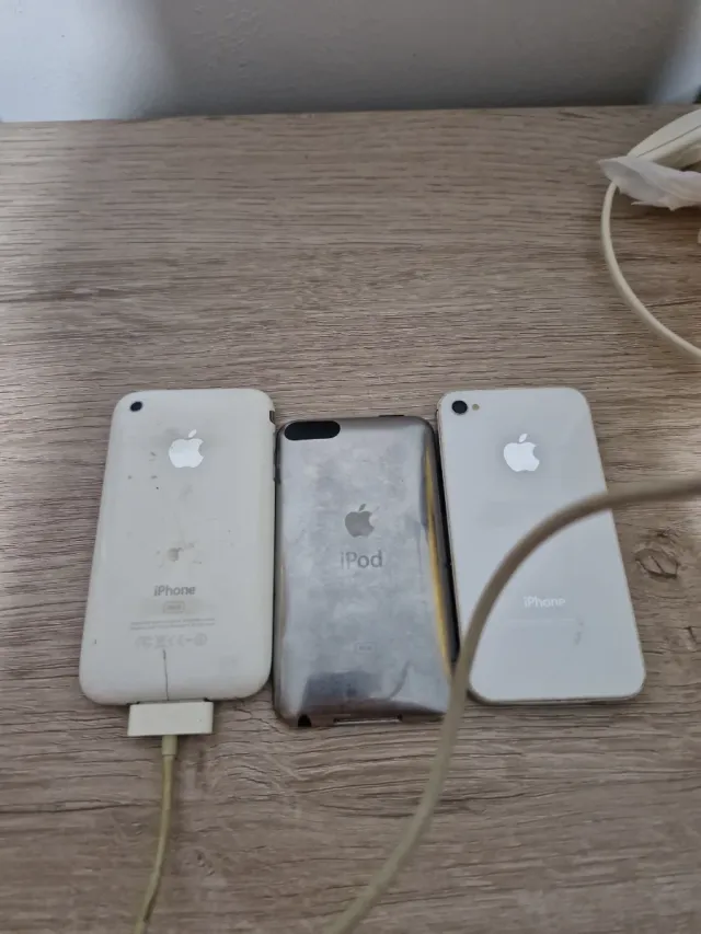 Lote 2 iPhones y 1 iPod