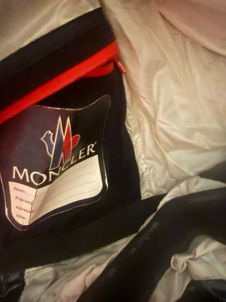 Chaqueta Moncler Negra y Roja