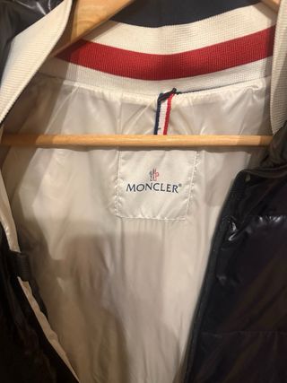 Chaqueta Moncler Negra y Roja