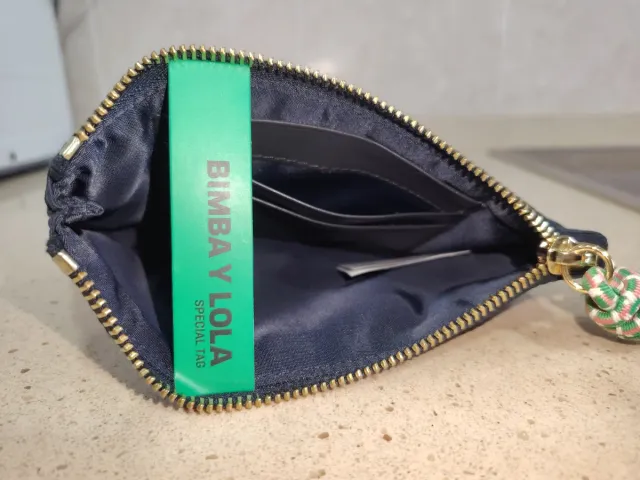 Cartera BIMBA Y LOLA negra con cordón