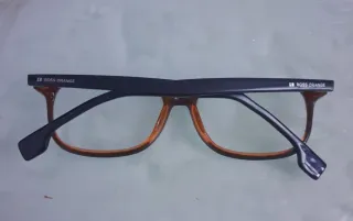 Gafas de pasta azul marina y maranja