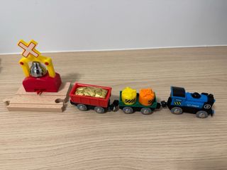 Tren Hape con vagones de carga.