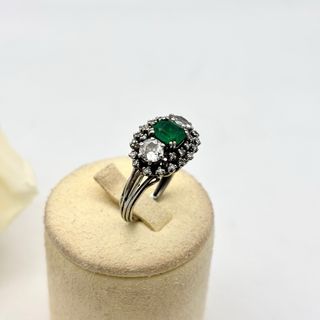Anillo oro 18kt con esmeralda y diamantes