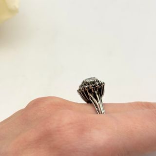 Anillo oro 18kt con esmeralda y diamantes