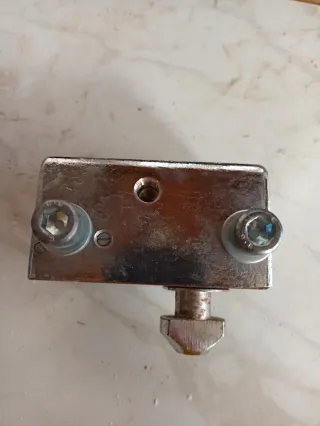 Cerradura de seguridad cromada