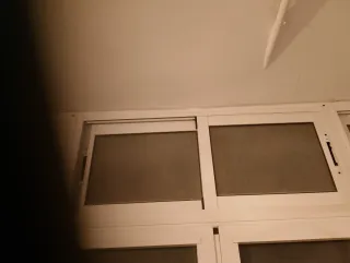 Ventana corredera blanca