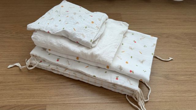 Protector cuna, sábanas y cambiador a juego