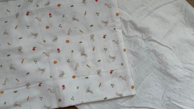 Protector cuna, sábanas y cambiador a juego