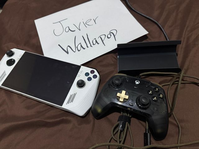 Asus Rog Ally Z1 Extreme + Mando Xbox + Dock