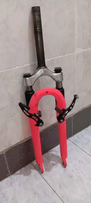 Horquilla Bicicleta Roja con Frenos