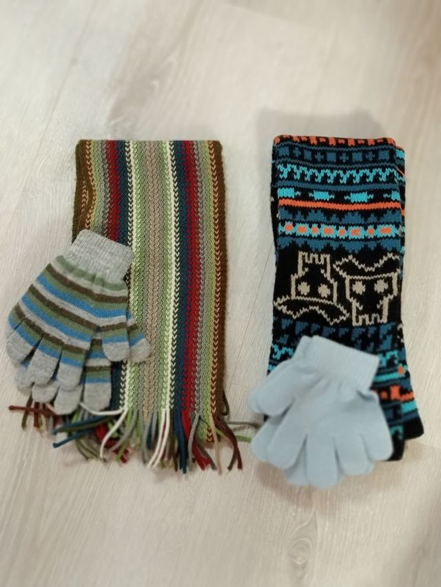 Conjunto infantil: 2 bufandas y 2 guantes