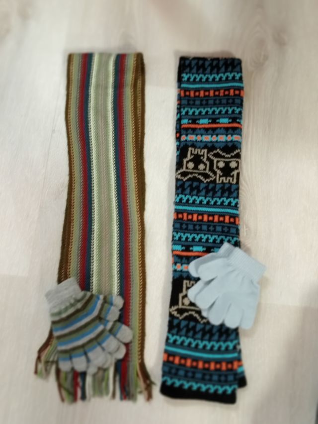 Conjunto infantil: 2 bufandas y 2 guantes
