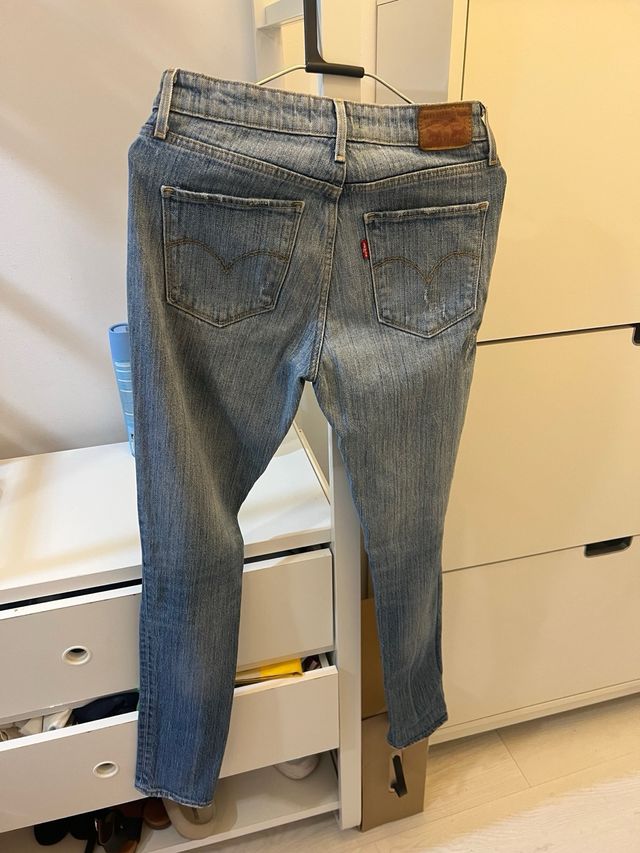 Vaqueros Levi's azul claro mujer