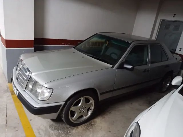 Mercedes-Benz 300 1987