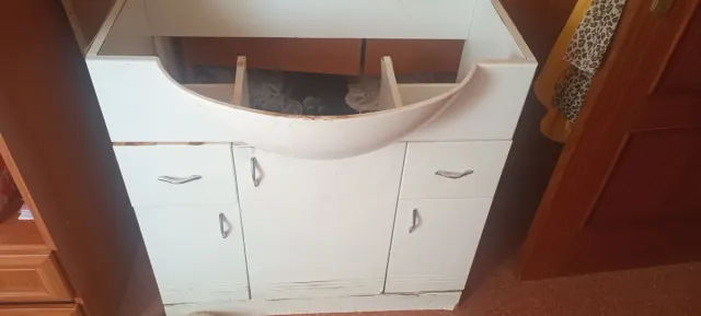 Lavabo de baño con grifo completo y espejo de baño