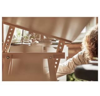 Scrivania Ikea con cavalletti inclinabile