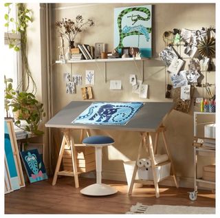 Scrivania Ikea con cavalletti inclinabile