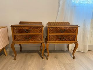 Comodini antichi in legno con cassetti