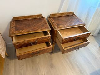 Comodini antichi in legno con cassetti