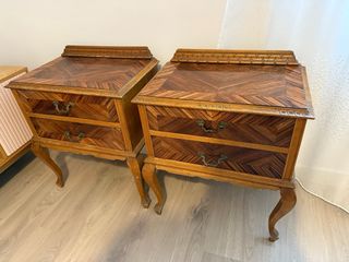 Comodini antichi in legno con cassetti