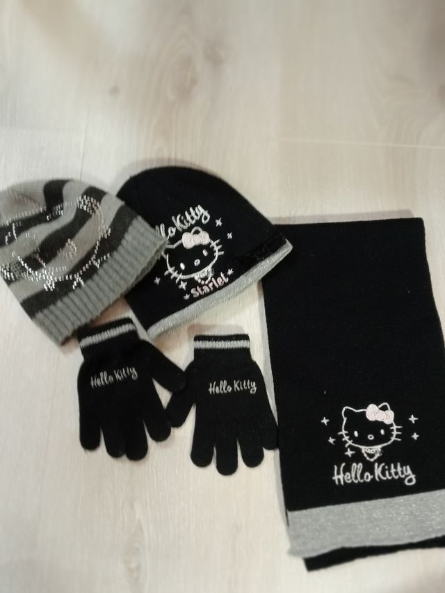 Conjunto Bufanda, guantes y dos gorros Hello Kitty