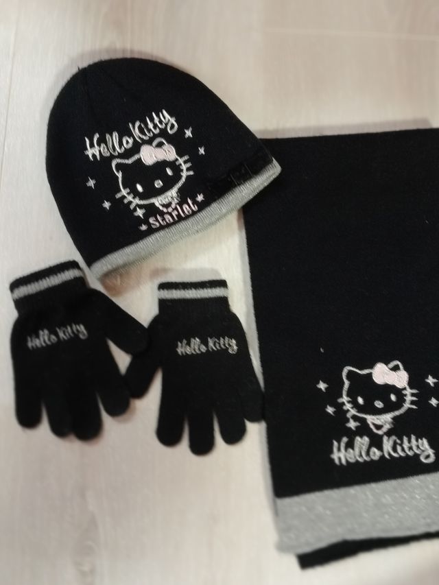 Conjunto Bufanda, guantes y dos gorros Hello Kitty