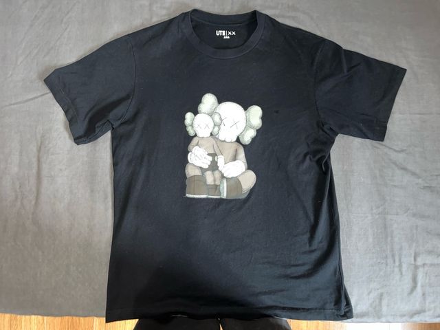 Camiseta KAWS x Uniqlo Negra