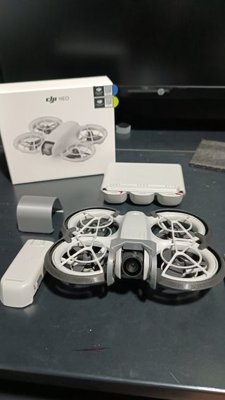 Drone Dji Neo, perfecto estado,4 bat. como nuevo.
