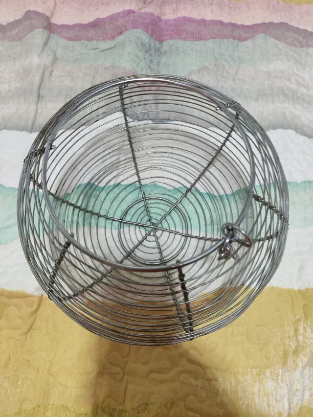 Cesta de metal para huevos