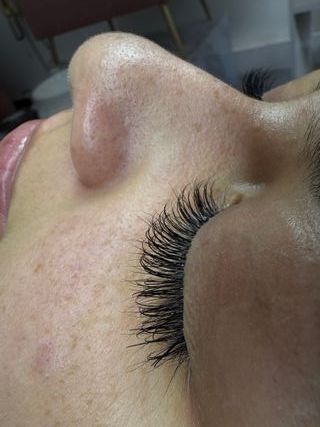 Uñas cejas y pestañas